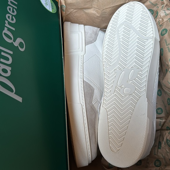 Platform Sneaker
White Leather Gray Suede combo
Never Worn, in Box - Picture 4 of 4